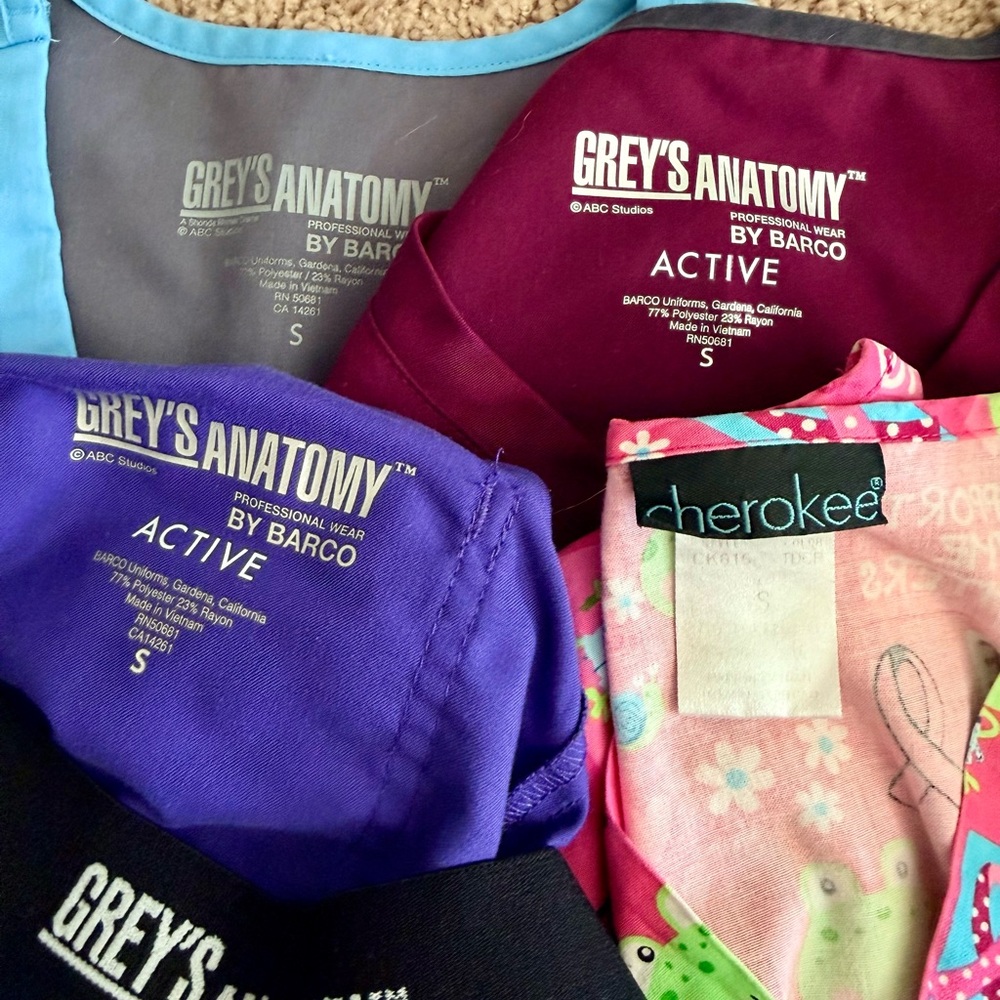 Size small Scrubs - Picture 3 of 13